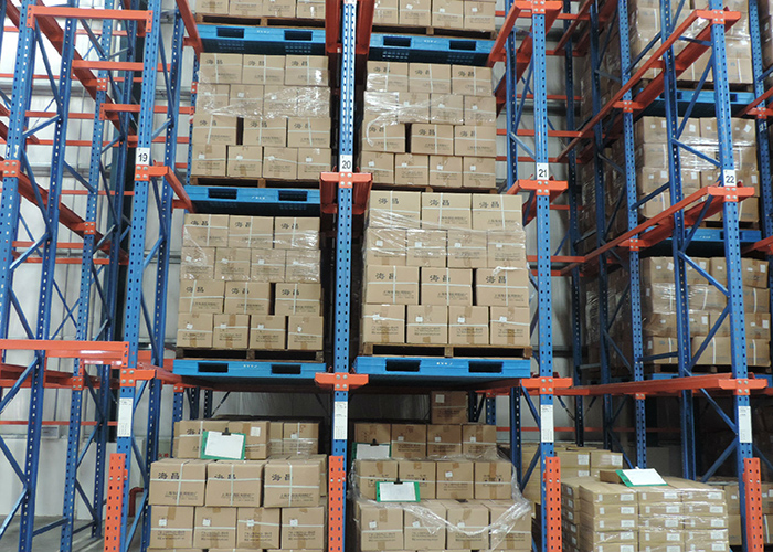 贯通式仓储货架