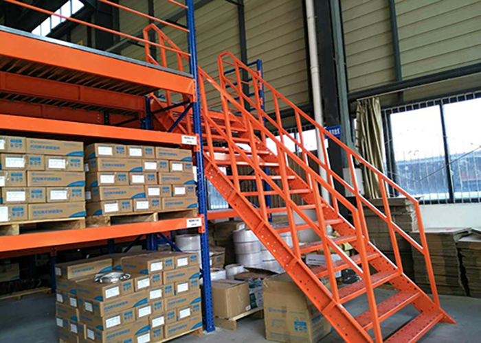 仓库阁楼货架